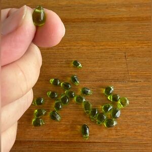 25 Peridot Green Teardrop Pressed Glass Beads 9x5mm for Jewelry Craft Making